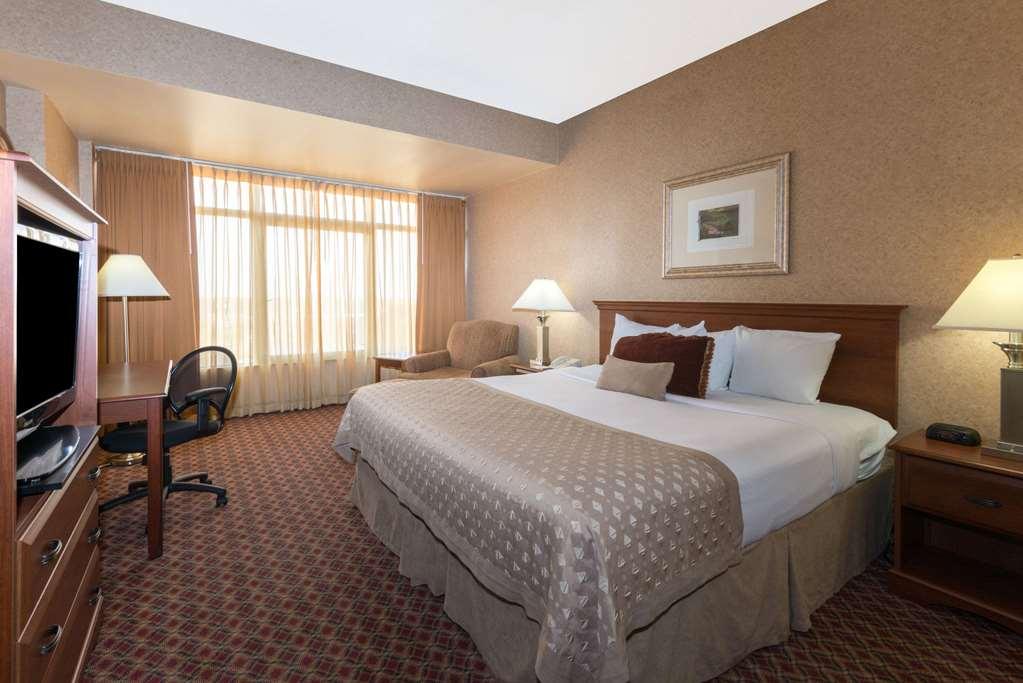 Ramada By Wyndham Topeka Downtown Hotel & Convention Center Pokoj fotografie
