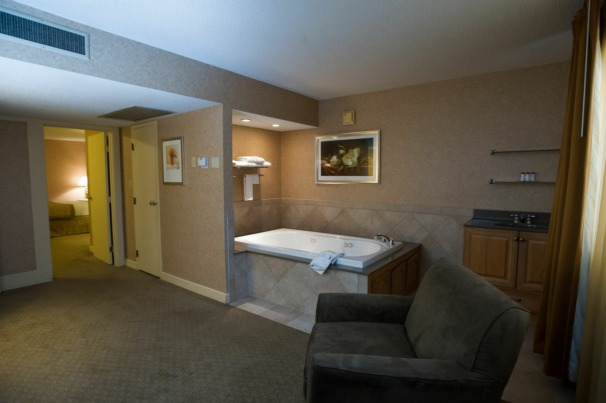 Ramada By Wyndham Topeka Downtown Hotel & Convention Center Exteriér fotografie
