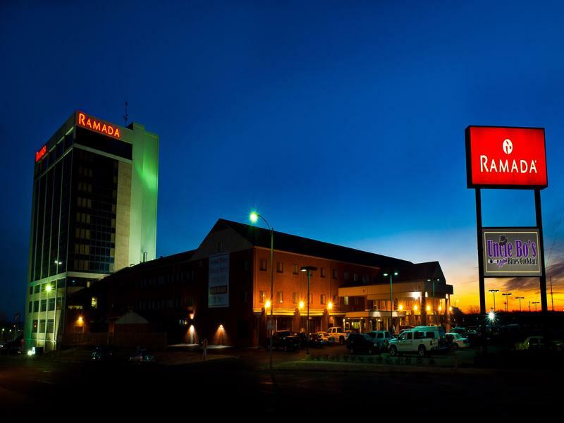 Ramada By Wyndham Topeka Downtown Hotel & Convention Center Exteriér fotografie